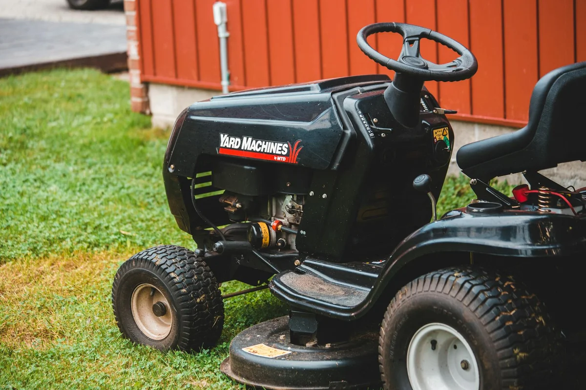 Weekly vs Biweekly Lawn Mowing in Winnipeg — No-BS Yardwork